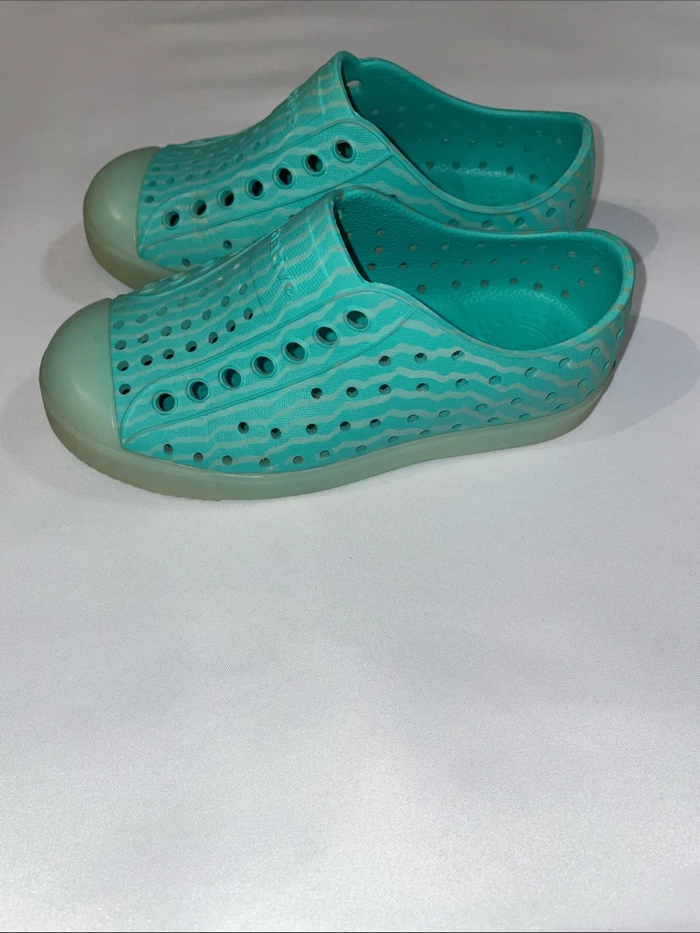 The Native Shoes Jefferson Glow. Green Size 10